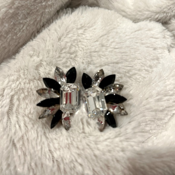VINTAGE SWAROFSKI BLK & CLEAR CRYSTAL EARRING WITH LARGE SQUARE CENTER-SALE - Picture 5 of 12